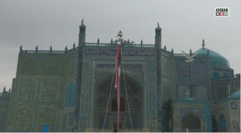 مزارکې د نوروز بیرغ دشپې لخوا اوچت شو.
