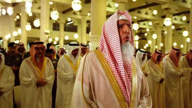 سعودي شیخ :تراویح دجوماتونوپرځائ کورونو کې وکړئ سعودي شیخ :تراویح دجوماتونوپرځائ کورونو کې وکړئ