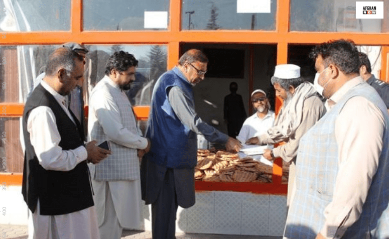جلال اباد کې د وچې ډوډۍ ویش پیل شو