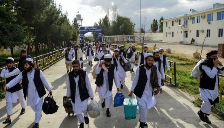 ٦ طالب زندانیان قطر کې امریکایي هډې ته وړل شوي