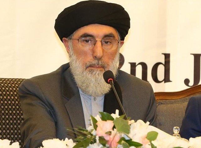 حکمتیار:افغان سیاسيون به له طالبانو سره خپلمنځي مذاکرات پیل کړي