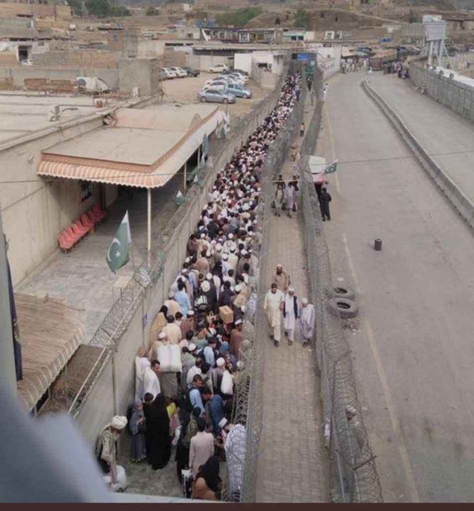 دتورخم دروازه د مسافرو تګ راتګ پرمخ وتړل شوه