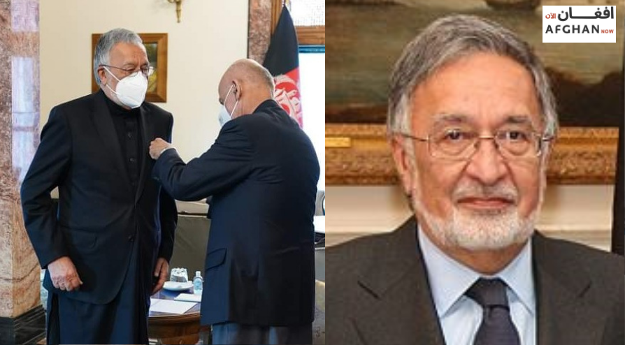 ولسمشرغني ډاکتر زلمي رسول ته د غازي وزیرمحمداکبرخان دولتي مډال ورکړ