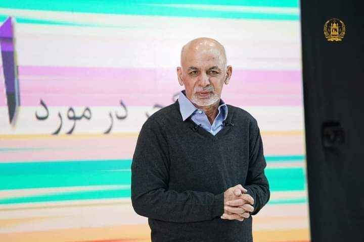 ولسمشر غني د لومړۍ کرښې یو شمېر سرتېرو سره ټلیفوني له لارې برې وکړې