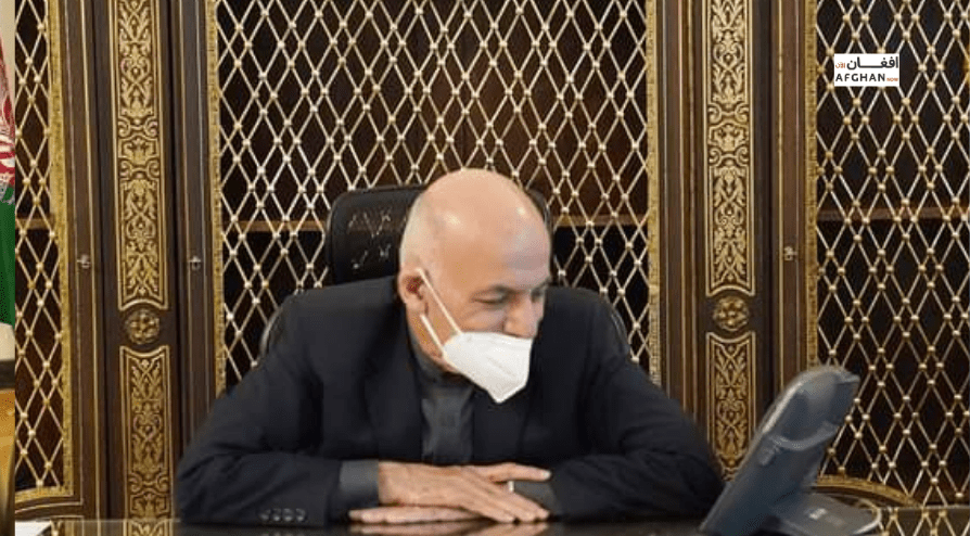 ولسمشر غني د لومړۍ کرښې یو شمېر سرتېرو سره ټلیفوني له لارې برې وکړې
