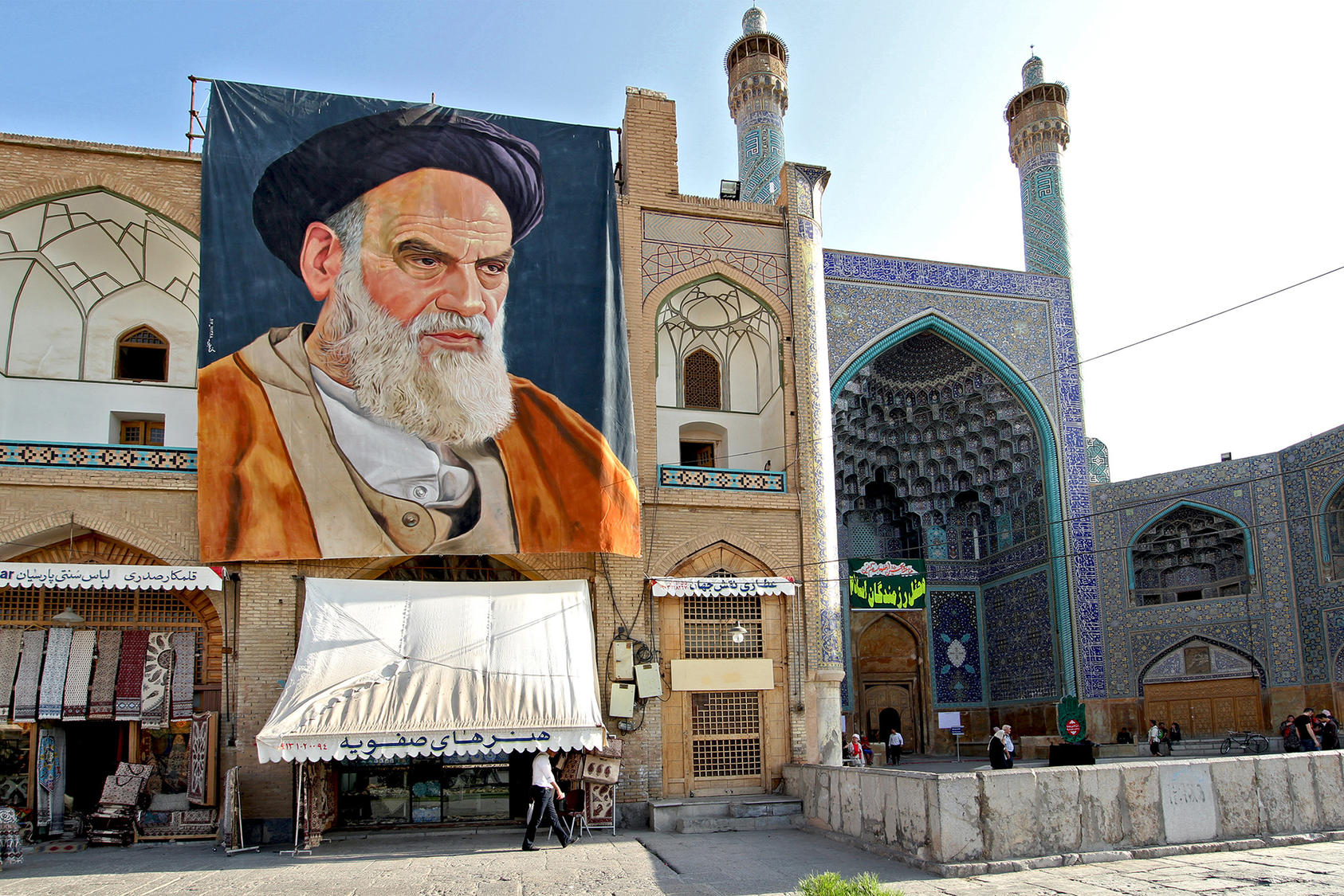 خامنه اي ویلی طالبان دی شیعه ګانو جوماتونو یواځی کې عبادت وکړی