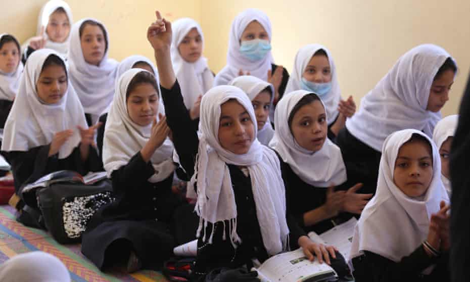 د افغانستان هرات ولایت کی د نجونی ښوونځی بیرته تړل شوی
