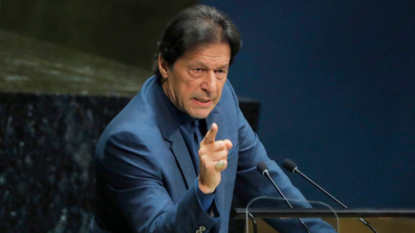 عمران خان وایی نړیواله ټولنه دې افغانستان کې د بشري کړکیچ مخه ونیسي سفر