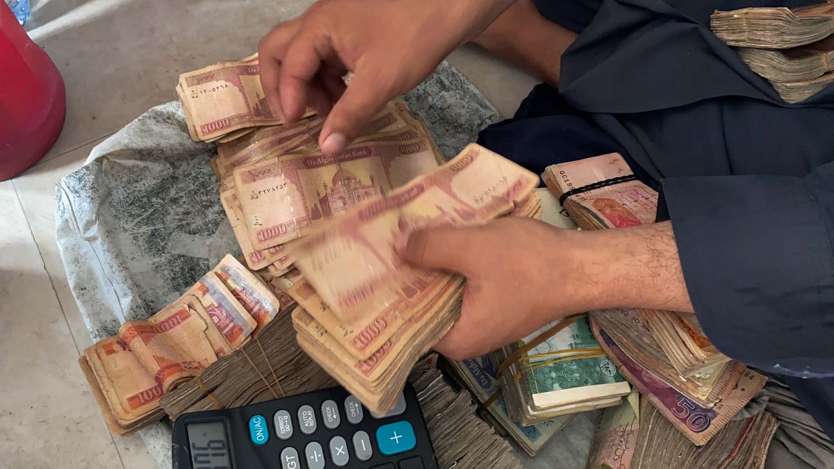 د افغانۍ پولی ارزښت د ډالرو پر تله خورا ټیټ شوی