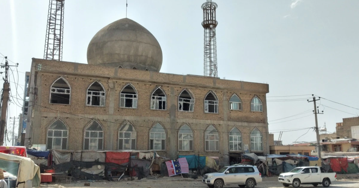 مزارشريف کې د چاودنې د قربانيانو له ځينو کورنيو سره د ايران لخوا نغدي مرسته وشوه