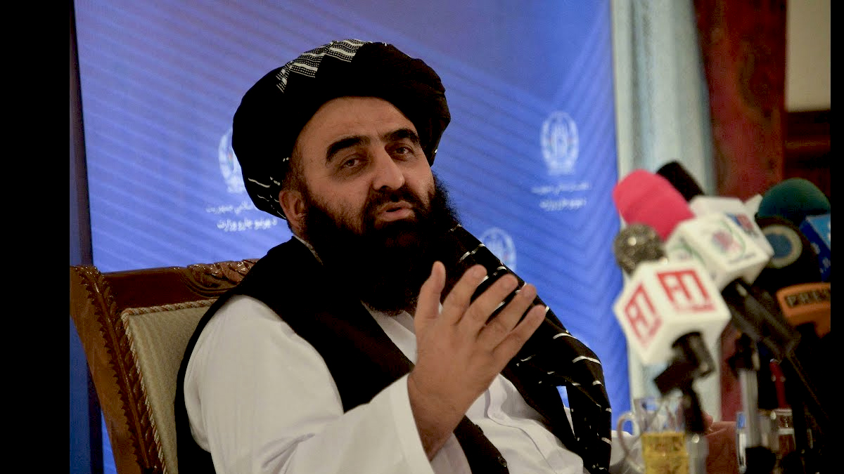 متقي : نړۍ باید له افغانستان او نوي نظام سره همکاري وکړي