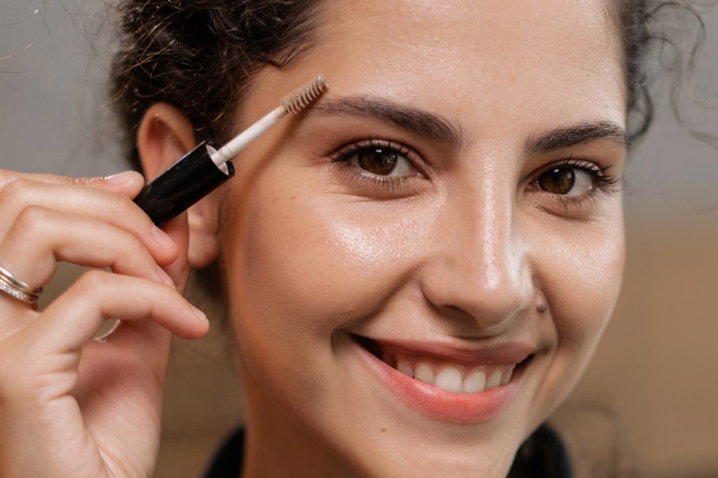 01 maquillage sourcils naturel