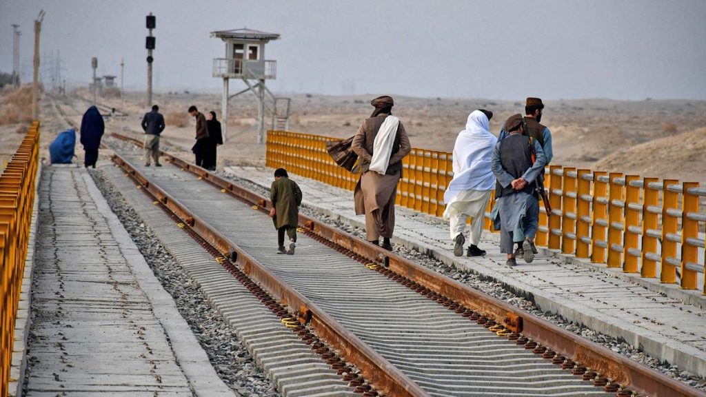 IMG AFGHANISTAN UZBEKIST 2 1 J8CS5F3D