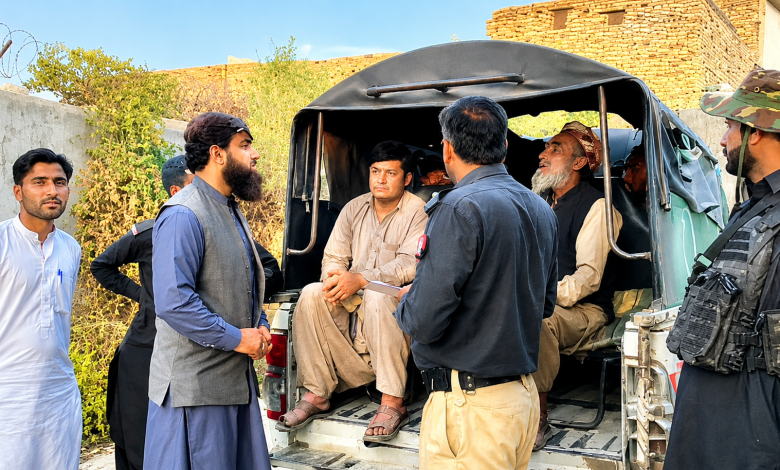 پاکستان کې افغان کډوال؛ زرګونه افغانان د نیول کېدو له ویرې روغتونونو ته نه ځي
