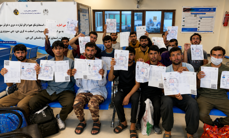 پاکستان کې افغان بندیان؛ ۸۷۵ کسان له زندانونو خوشې شوي