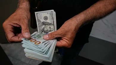 ایران کې د ډالر ارزښت نوی ریکارډ جوړ کړ؛ یو ډالر له ۲۵۰ زره تومانو واوښت