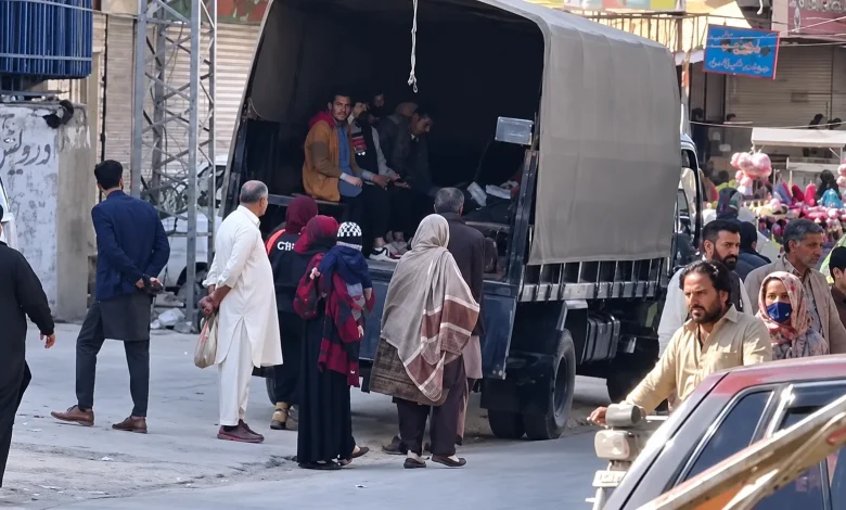 خیبرپښتونخوا کې افغانان؛ پاکستان د ایستلو بهیر چټکوي