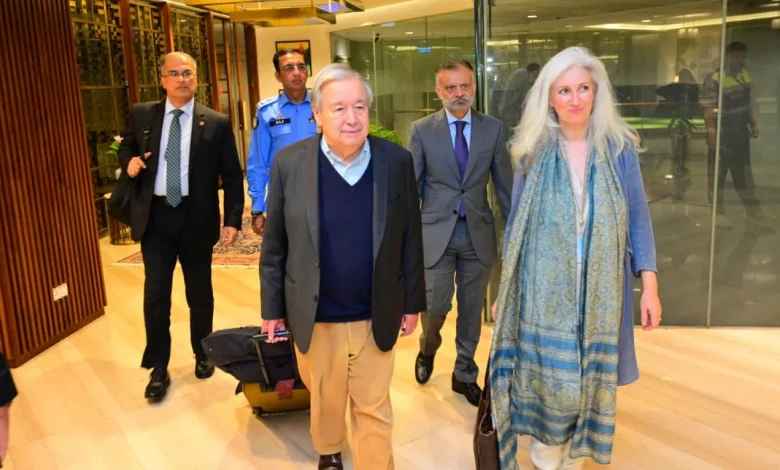 د ملګرو ملتونو سرمنشي له پاکستاني مشرانو سره ګوري