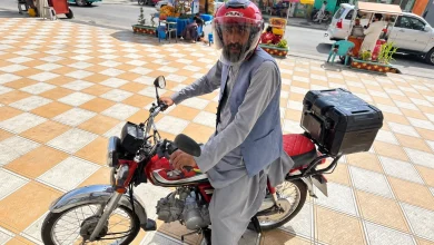 کابل کې د کتاب رسونه؛ ځوان لیکوال د کاروبار لپاره د خپلې مېرمنې سره زر پلورلي