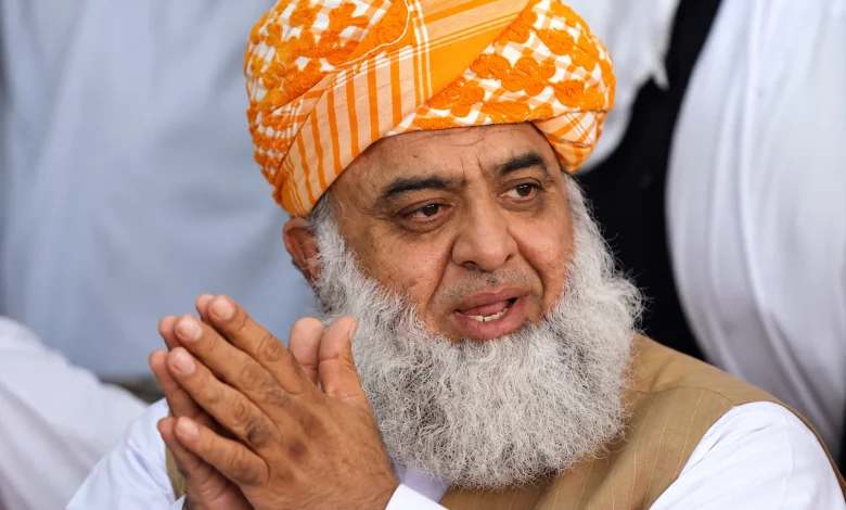 ملا فضل الرحمان: افغانستان پرمختګ کوي، خو له پاکستانه پانګې وځي