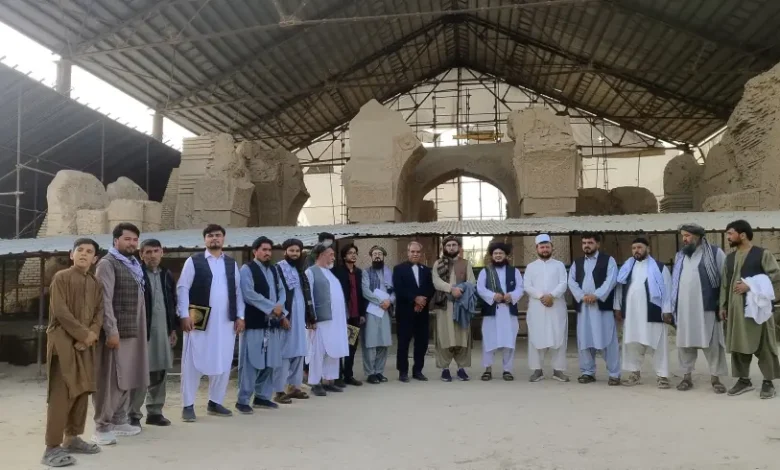 سیاحتي سیمو د پېژندنې لپاره بلخ کې انځوریز نندارتون جوړ شو