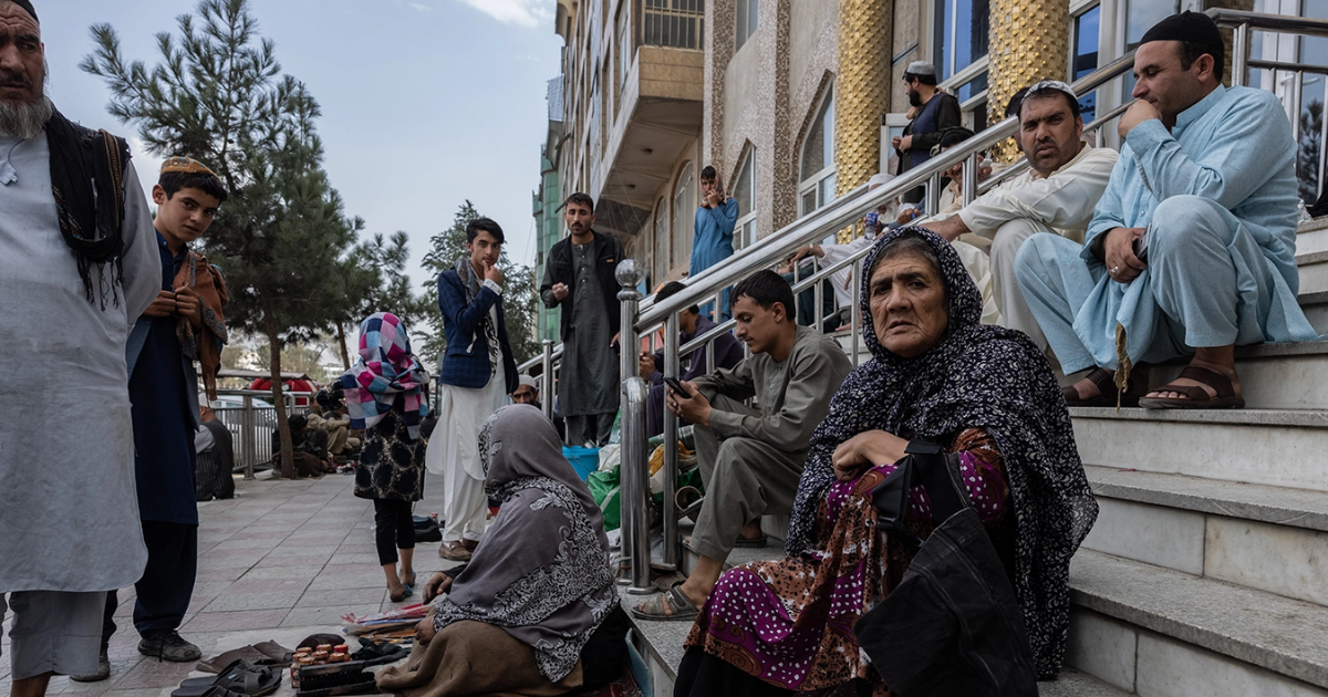 افغانستان کې اقتصادي کړکېچ؛ خلکو د کورونا خطرونه هېر کړي