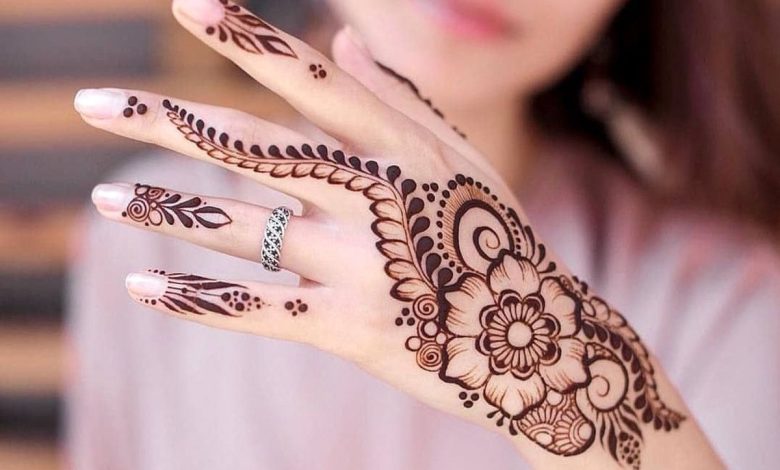 څنګه په کور کې خپل لاسونه او پښې په نکریزو ښایسته کړو؟ | د کورني ټاټو قدم په قدم زده کړه