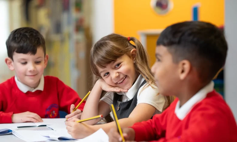 څنګه مشهور شو؟ په ښوونځي او ټولنه کې د محبوبیت موندلو ۵ رازونه