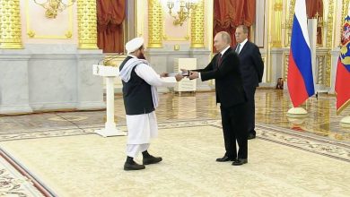 د روسیې او طالبانو اړیکې؛ پوتین په رسمي ډول د افغان سفیر باورلیک ومانه