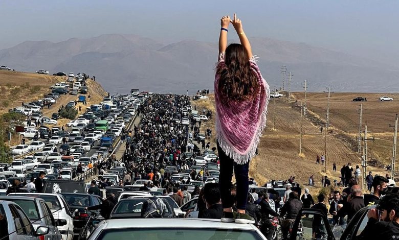 ایران ته بهرني او کورني ګواښونه؛ د نیویورک ټایمز تحلیل: «د چاودنې شیبه نږدې ده»