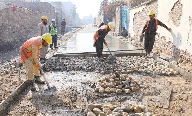 غور ولایت کې سړکونه: د ۱۰۲ کیلومترو څخه زیاتو لارو بیارغاونه او د ترانسپورتي ستونزو کمول