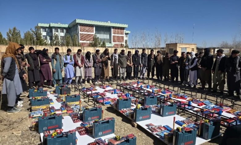 کاري وسایل؛ په پکتیا کې ۴۰ ځوانانو ته د خپلواک کاروبار لپاره کاري وسایل ورکړل شول