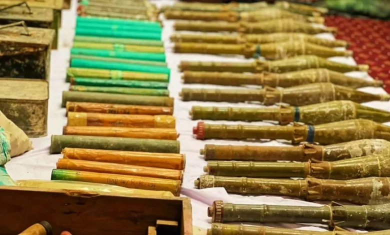 خوست کې وسلې؛ له یوه کور څخه ګڼ شمېر مهمات ترلاسه شول