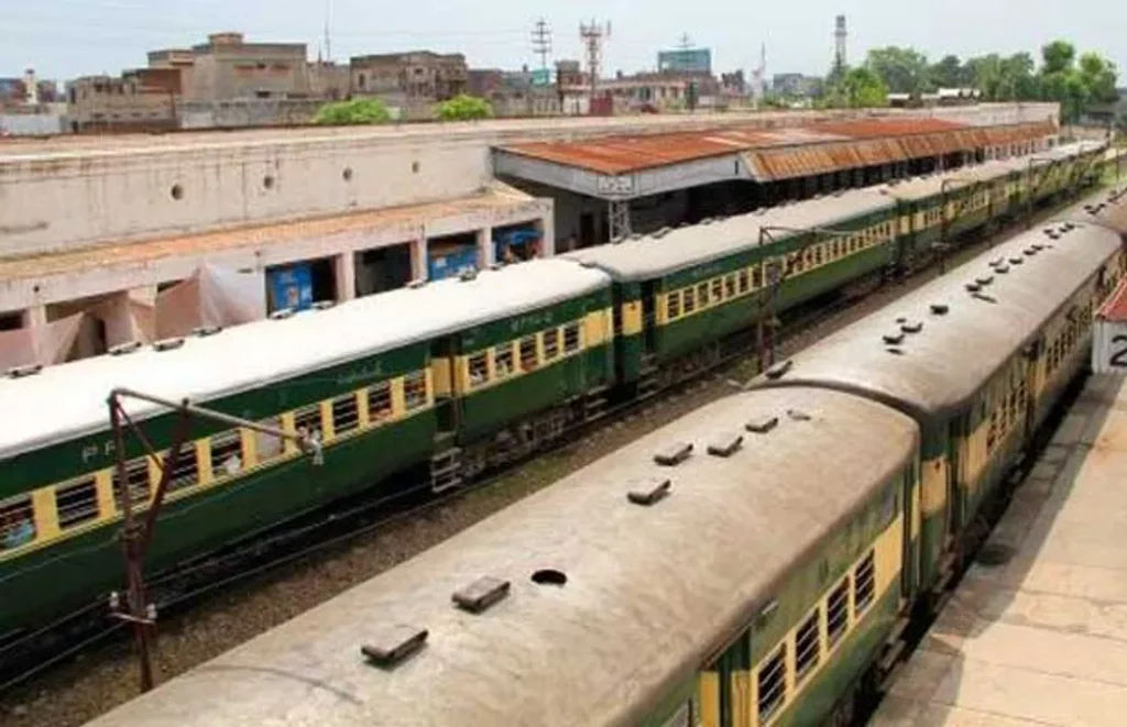 pakistan railway stations to go solar
