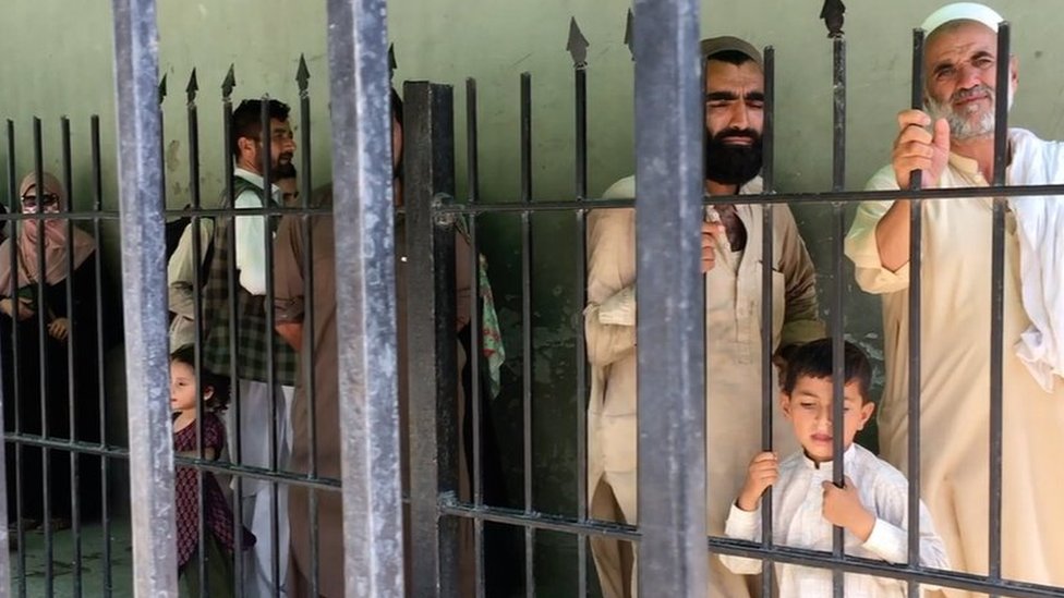 120023930 afghanscrossingusingtokhram 1