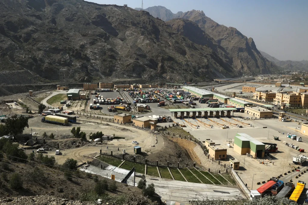 2025 10 15T123856Z 61977265 RC2CCHAKGB6Q RTRMADP 3 PAKISTAN AFGHANISTAN scaled 1