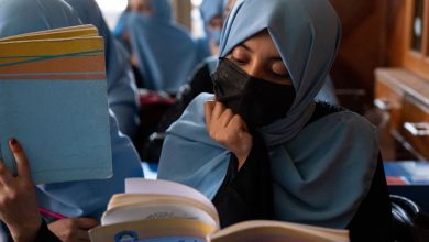 حامد کرزی: د نجونو پر مخ د ښوونځیو پرانیستل اساسي غوښتنه ده