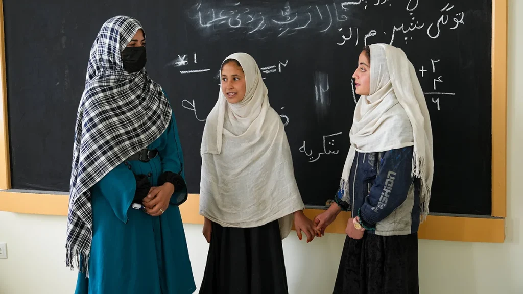 uni755172x1200px.jpg 2