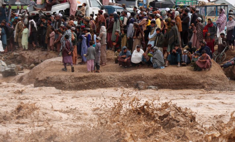 افغانستان کې سیلابونه؛ دلته او پښتونخوا کې یې ۱۲۱ کسان مړه کړي دي