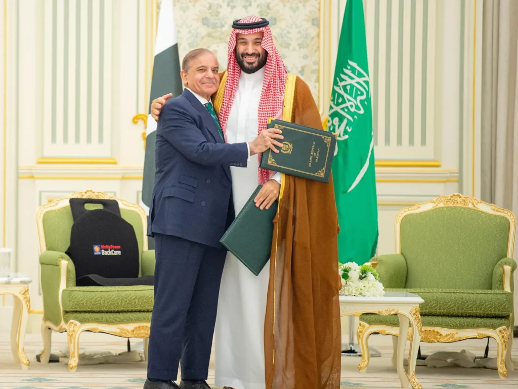 2025 09 17T192939Z 1524776960 RC2VTGAQNDUF RTRMADP 3 SAUDI PAKISTAN DEFENCE 1758138288 1