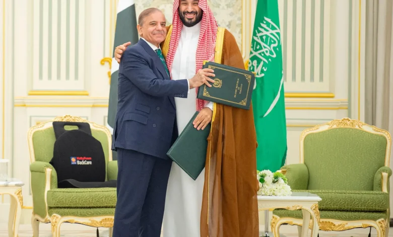 پر پاکستان د متحده عربي اماراتو پور؛ د 3.5 میلیارد ډالرو بېرته غوښتنه او نوې اندېښنې