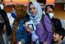 امریکا کې افغان کډوال؛ له ۱۰۴ ډېر کسان بېرته افغانستان ته لېږل شوي