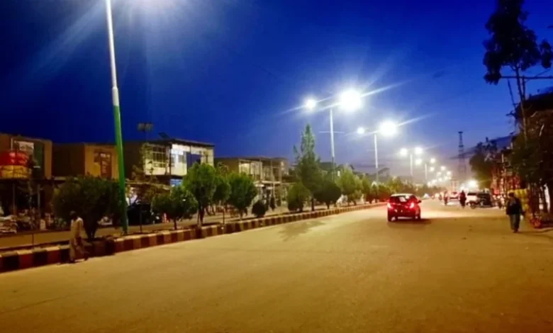 روزګان کې د بیارغونې پروژې چټکې شوې؛ ترینکوټ کې د ۳ میلیونه افغانیو د څراغونو پروژه بشپړه شوه