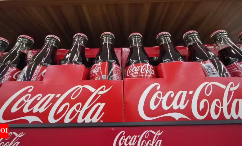 پر بدن د کوکا کولا خطرناکې اغېزې؛ له څښلو یو ساعت وروسته څه پېښېږي؟