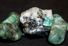 نورستان کې قیمتي ډبرې؛ په ۵۲ میلیونه افغانیو د قیمتي ډبرو داوطلبۍ ترسره شوه